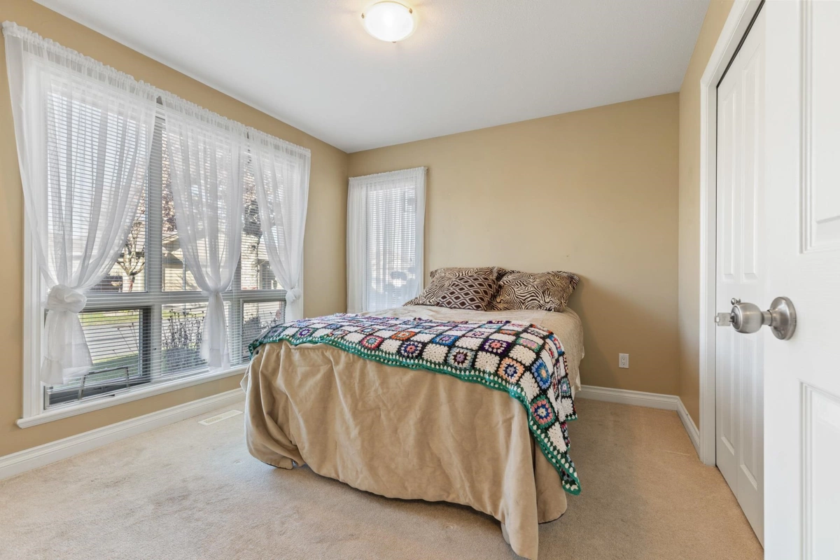 Garage Interior Photo of 100 46000 Thomas Road, Chilliwack, BC
