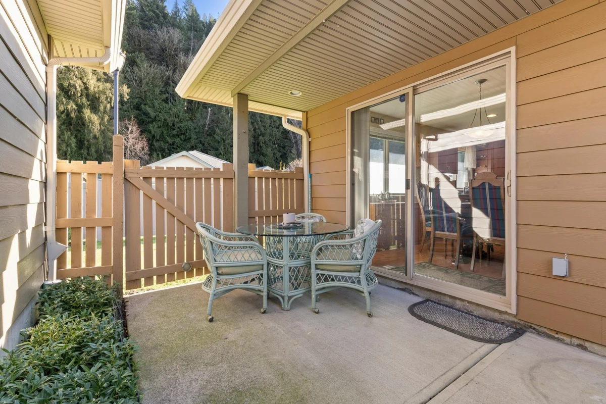 Garden / Landscaping Photo of 100 46000 Thomas Road, Chilliwack, BC