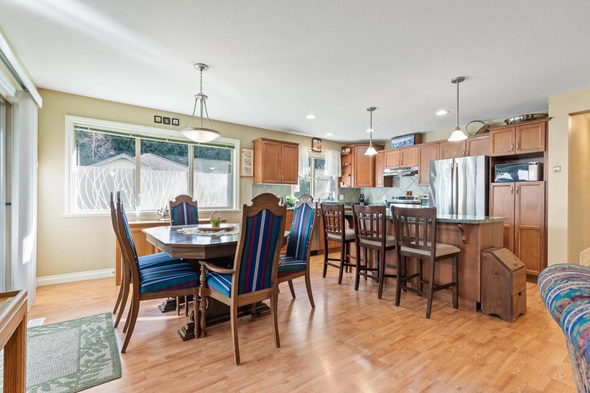 Guest Bathroom Photo of 100 46000 Thomas Road, Chilliwack, BC