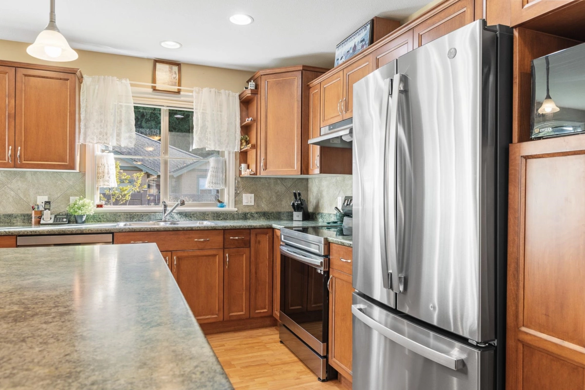 Kitchen Island Photo of 100 46000 Thomas Road, Chilliwack, BC