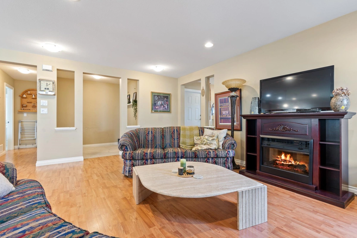 Laundry Room Photo of 100 46000 Thomas Road, Chilliwack, BC