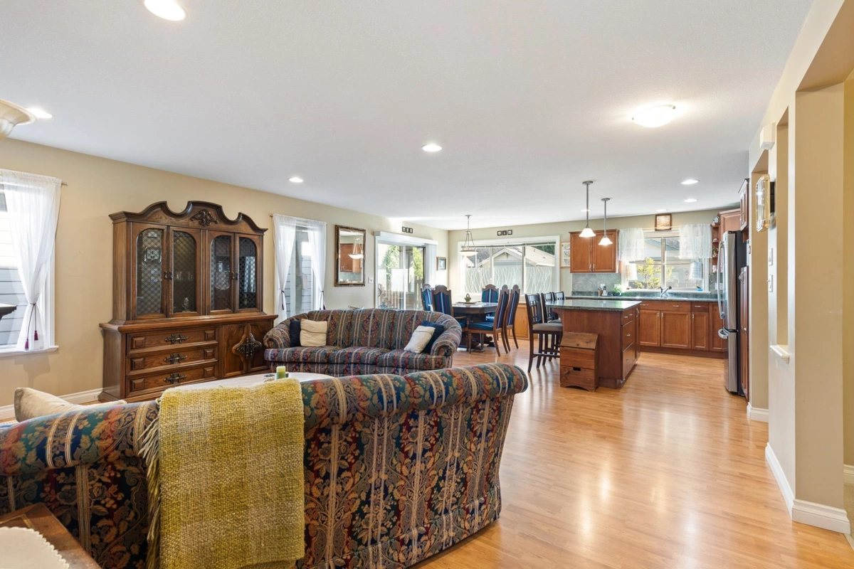 Mudroom Photo of 100 46000 Thomas Road, Chilliwack, BC