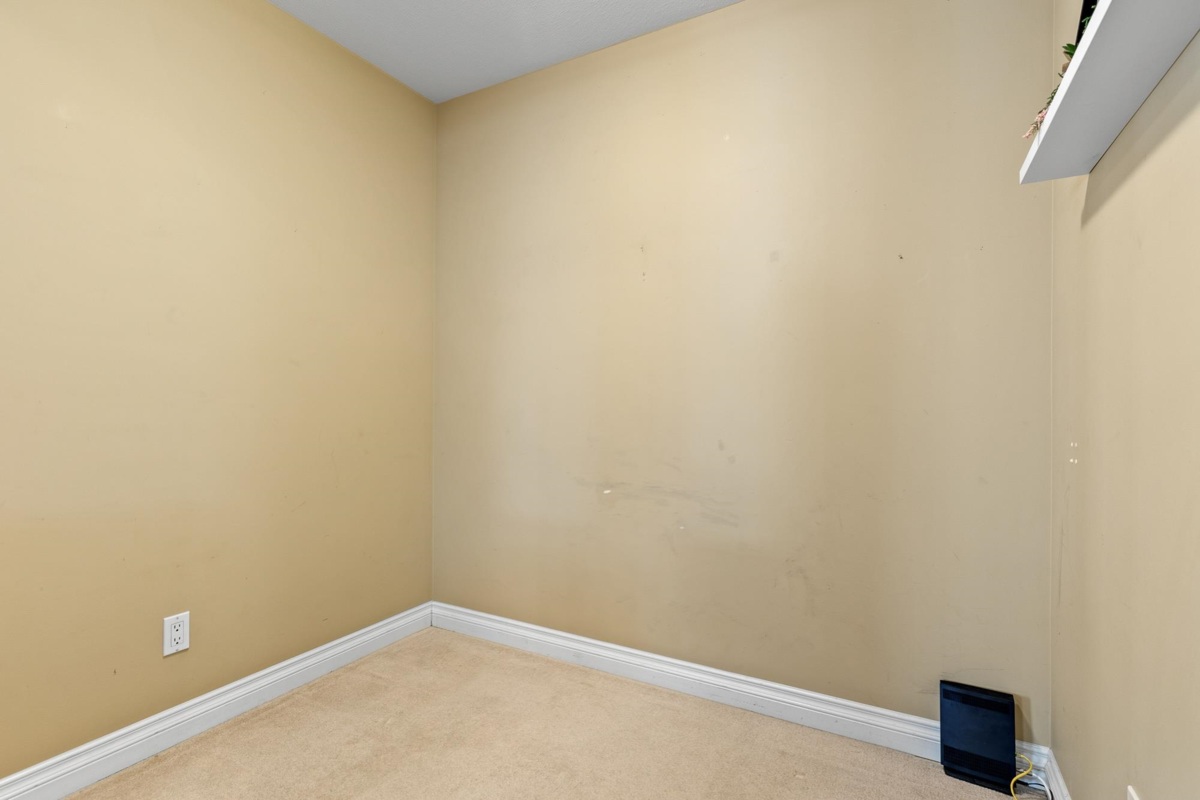 Outdoor Deck Photo of 100 46000 Thomas Road, Chilliwack, BC