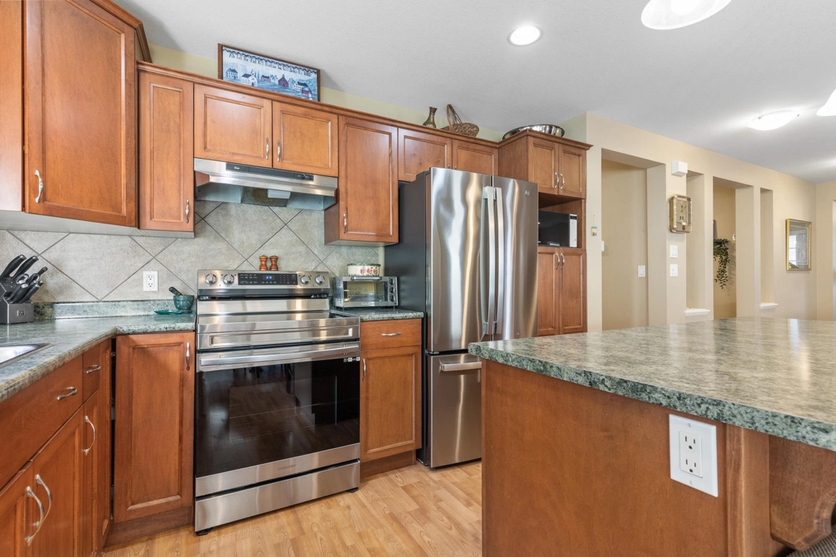 Walk-In Closet Photo of 100 46000 Thomas Road, Chilliwack, BC