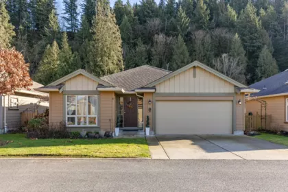 100 46000 Thomas Road, Chilliwack, BC, Vedder Crossing — 2 bed single family residence for sale