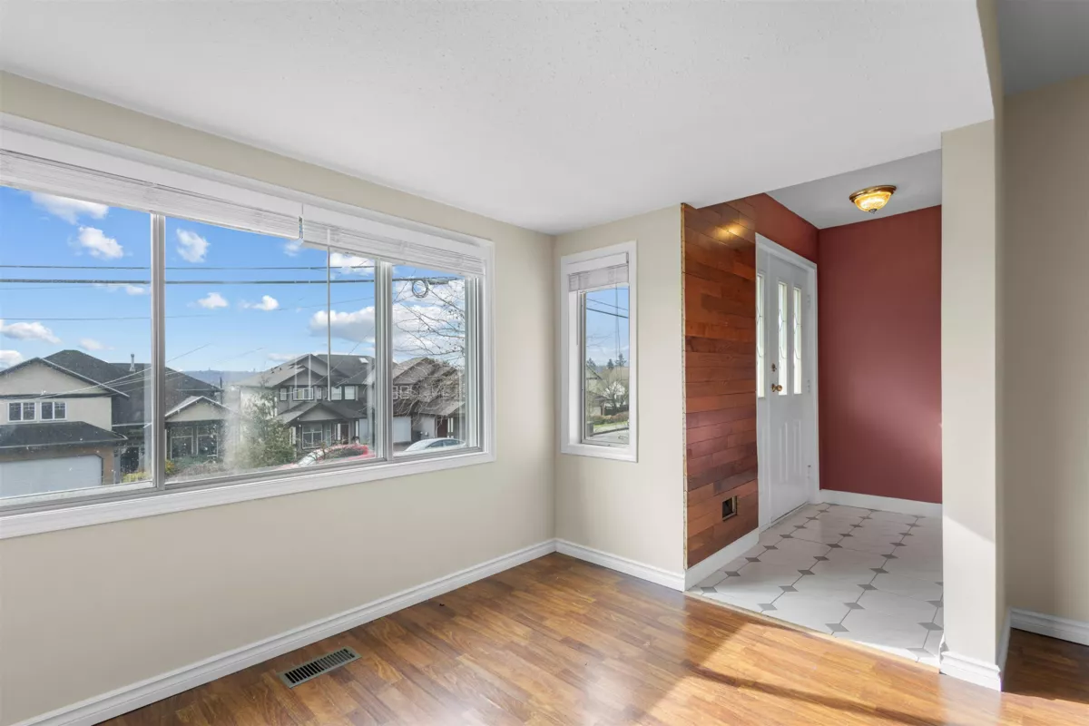 Family Room Photo of 1111 Cartier Avenue, Coquitlam, BC