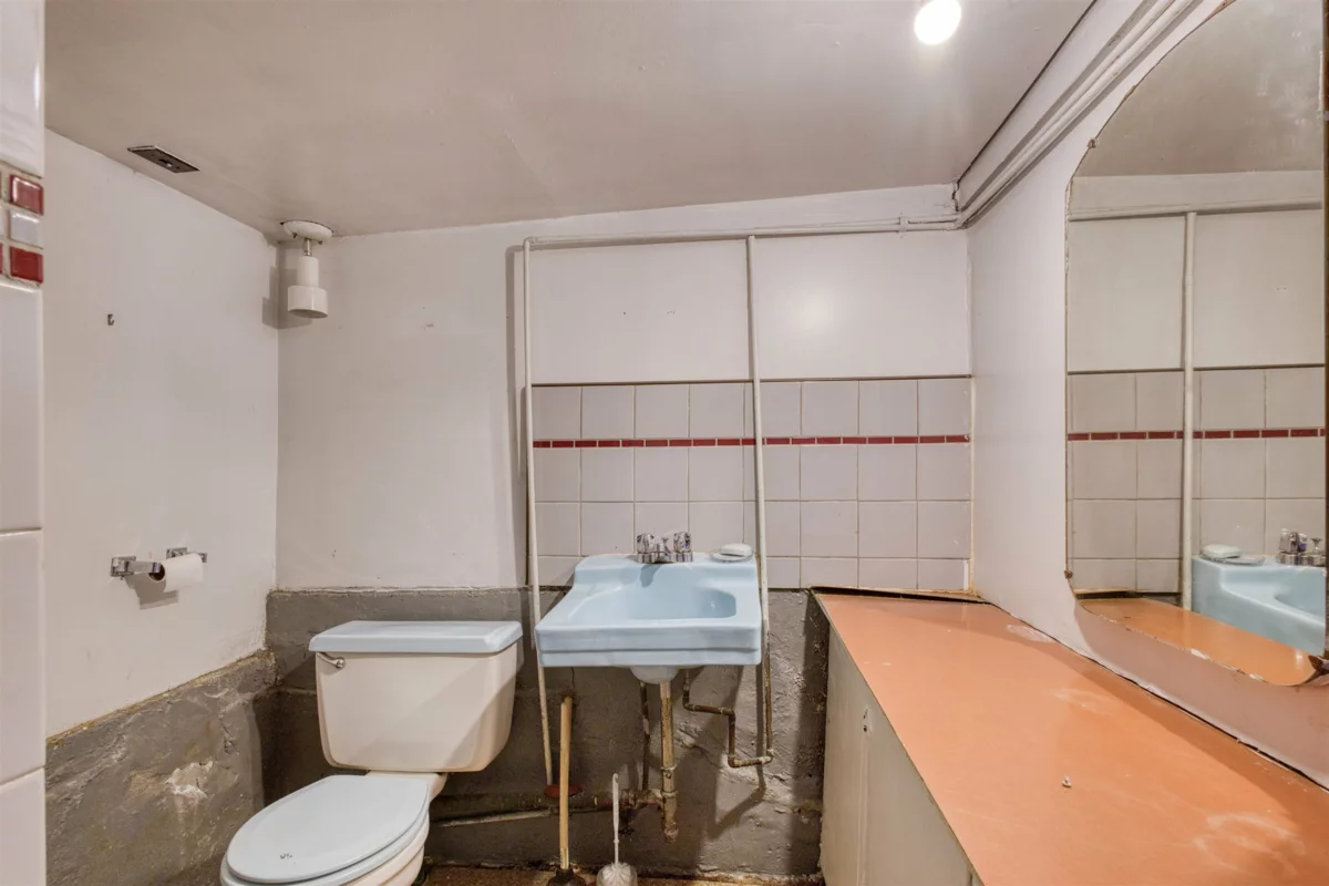 Guest Bathroom Photo of 1111 Cartier Avenue, Coquitlam, BC