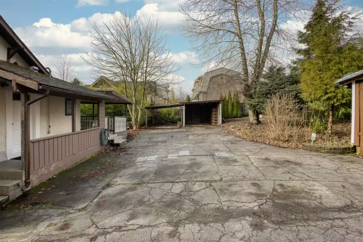 Laundry Room Photo of 1111 Cartier Avenue, Coquitlam, BC