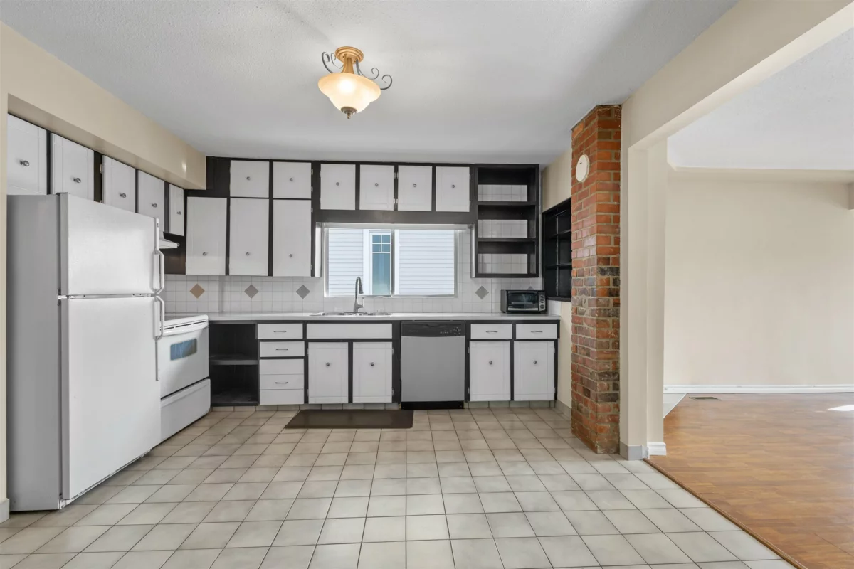 Pantry Photo of 1111 Cartier Avenue, Coquitlam, BC