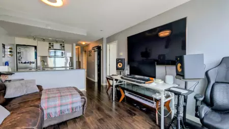Primary Bedroom Photo of 3301 233 Robson Street, Vancouver, BC
