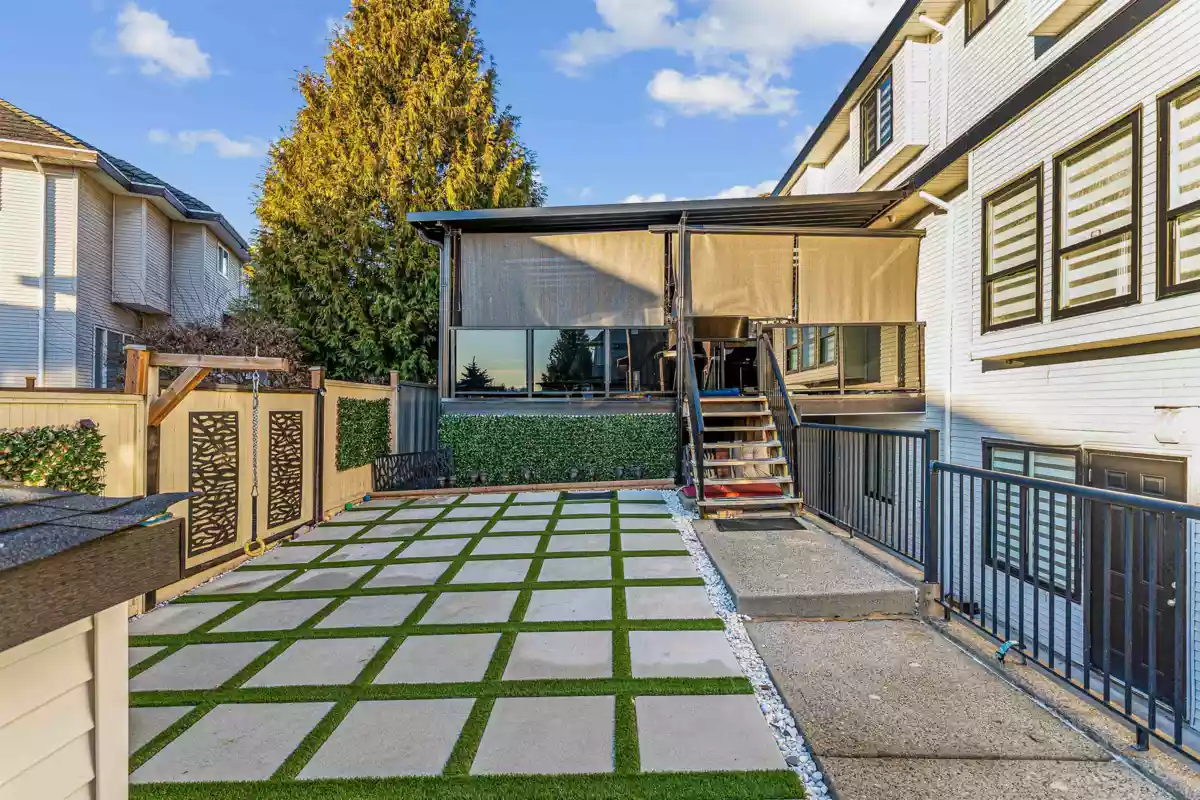 Front Yard Photo of 8379 152a Street, Surrey, BC