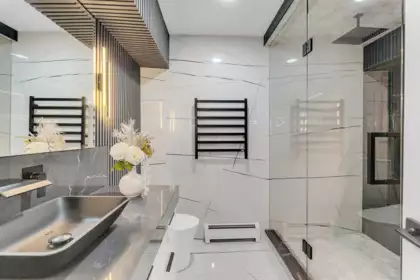 Entry Foyer Photo of 8379 152a Street, Surrey, BC