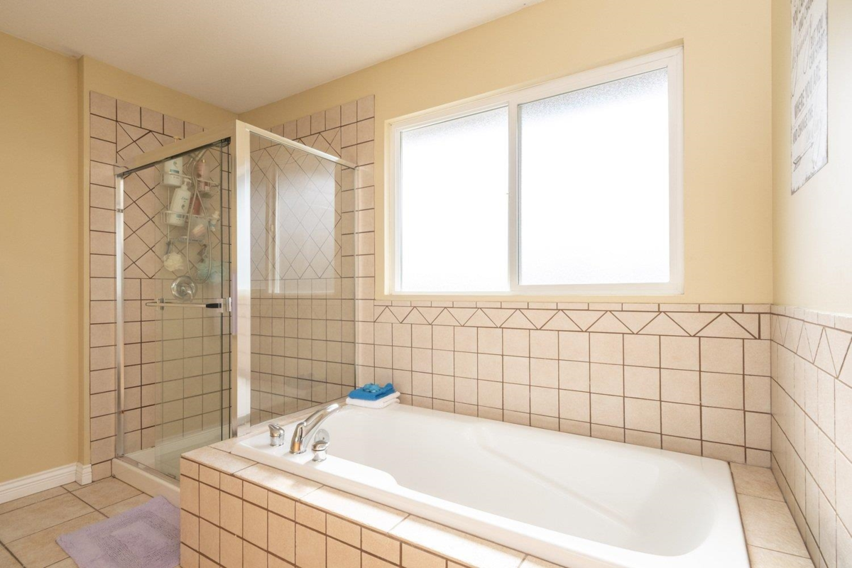 Guest Bathroom Photo of 23622 111a Avenue, Maple Ridge, BC
