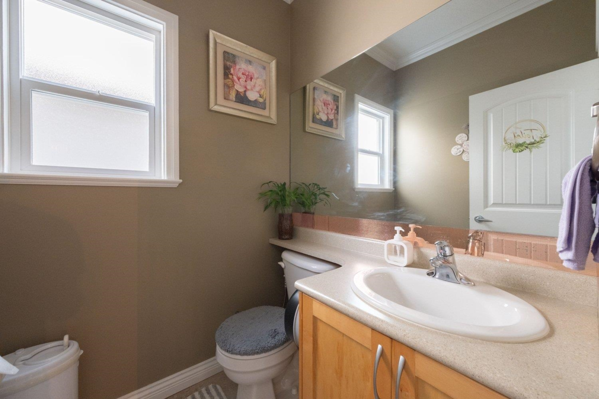 Walk-In Closet Photo of 23622 111a Avenue, Maple Ridge, BC