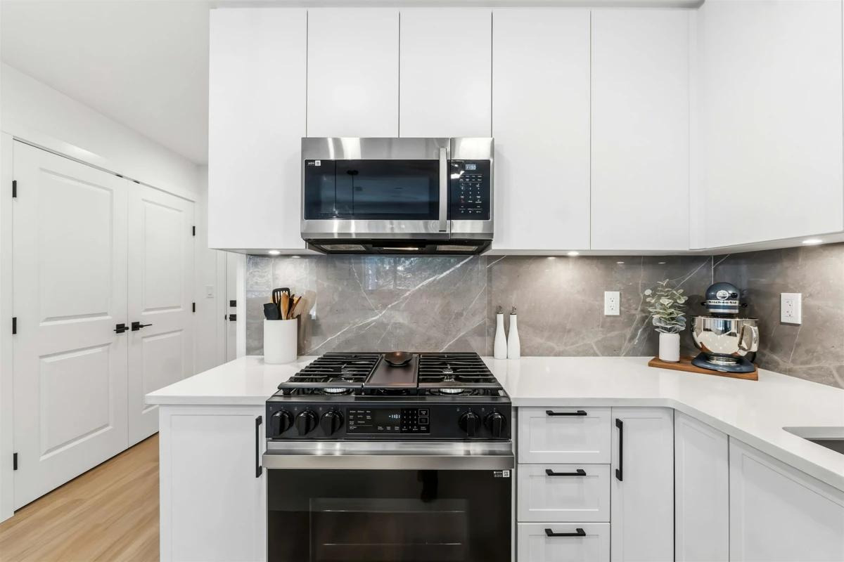 Family Room Photo of 409 3528 146a Street, Surrey, BC