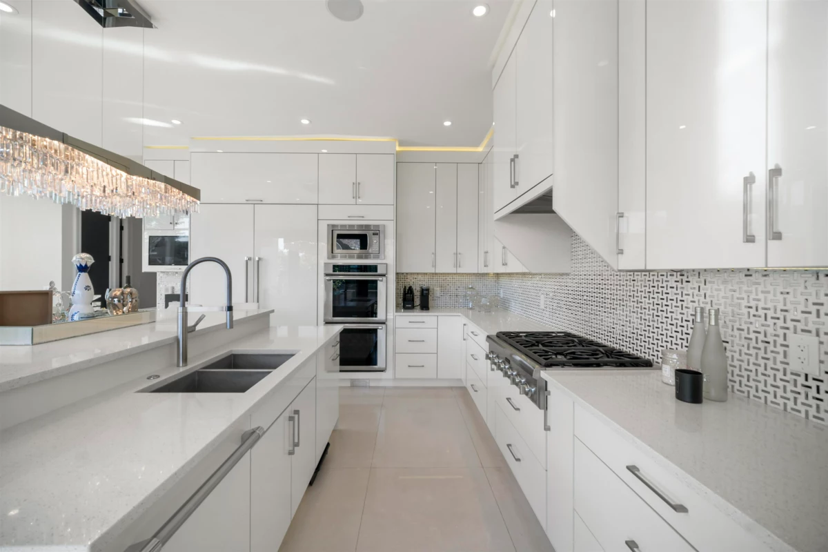 Kitchen Island Photo of 3852 156a Street, Surrey, BC