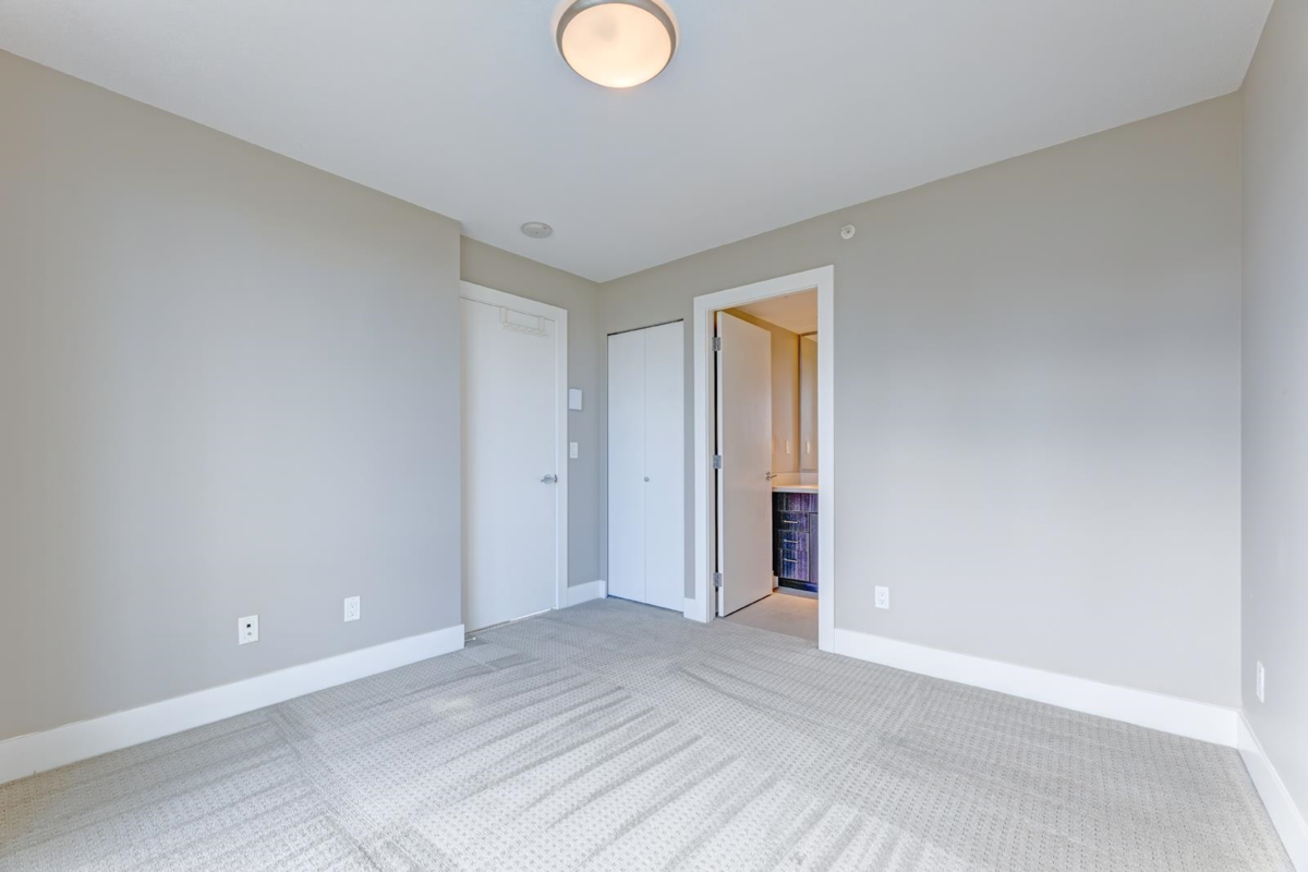 Walk-In Closet Photo of 1008 4189 Halifax Street, Burnaby, BC