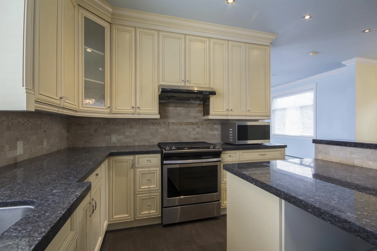 Family Room Photo of 12136 100a Avenue, Surrey, BC