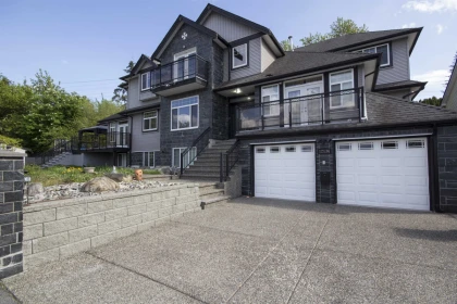 12136 100a Avenue, Surrey, BC, Cedar Hills — 9 bed single family residence for sale