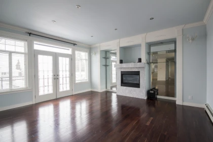 Kitchen Island Photo of 12136 100a Avenue, Surrey, BC