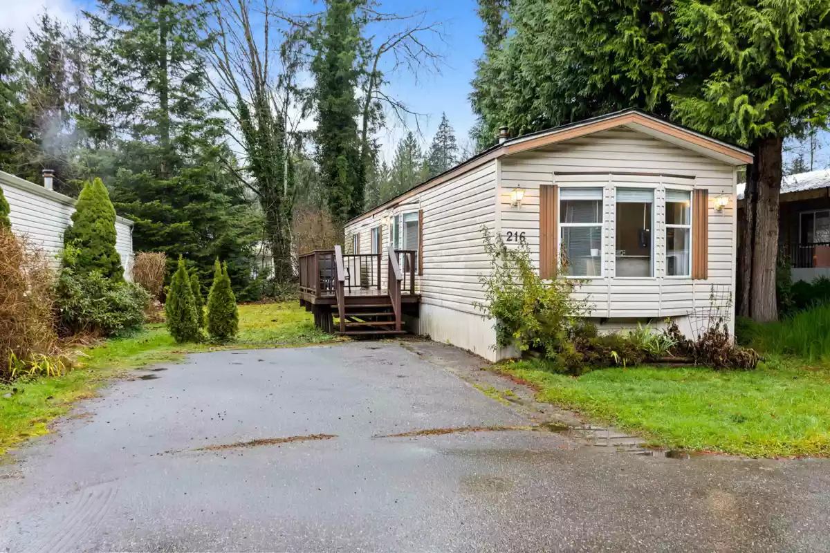 Backyard Photo of 216 45835 Sleepy Hollow Road, Cultus Lake, BC