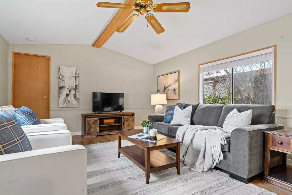 Family Room Photo of 216 45835 Sleepy Hollow Road, Cultus Lake, BC