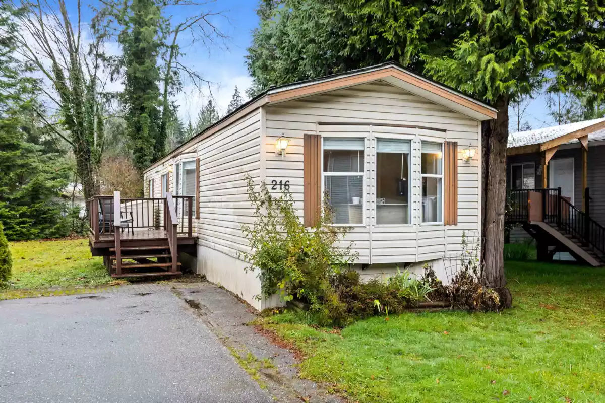 Front Yard Photo of 216 45835 Sleepy Hollow Road, Cultus Lake, BC