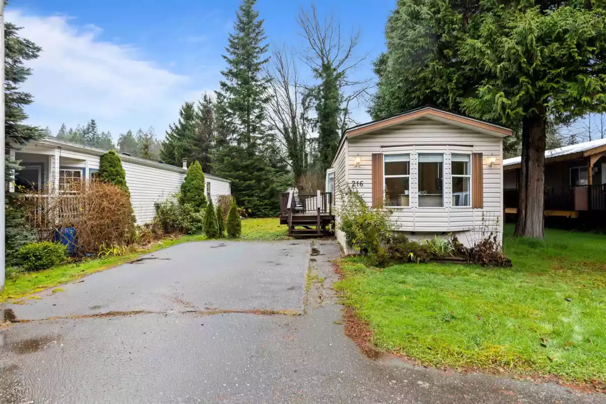 Garage Interior Photo of 216 45835 Sleepy Hollow Road, Cultus Lake, BC