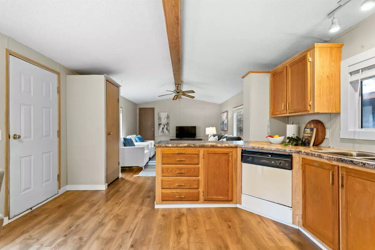 Primary Bedroom Photo of 216 45835 Sleepy Hollow Road, Cultus Lake, BC