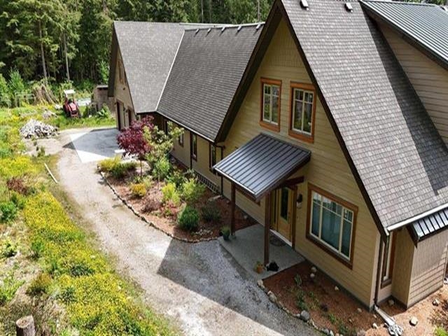 Living Room Photo of 12702 Cathy Crescent, Mission, BC