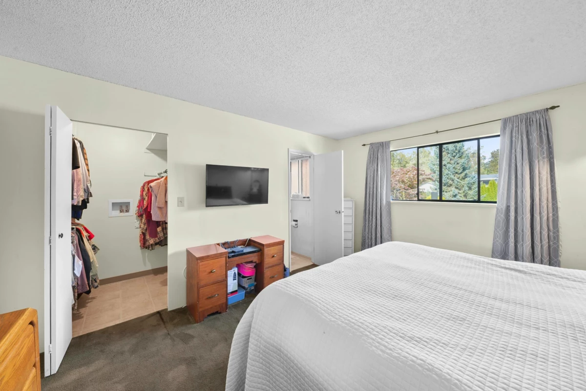 Laundry Room Photo of 2160 Dorset Avenue, Port Coquitlam, BC