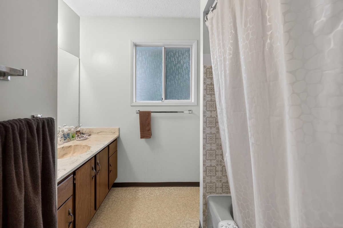 Walk-In Closet Photo of 4661 198c Street, Langley, BC