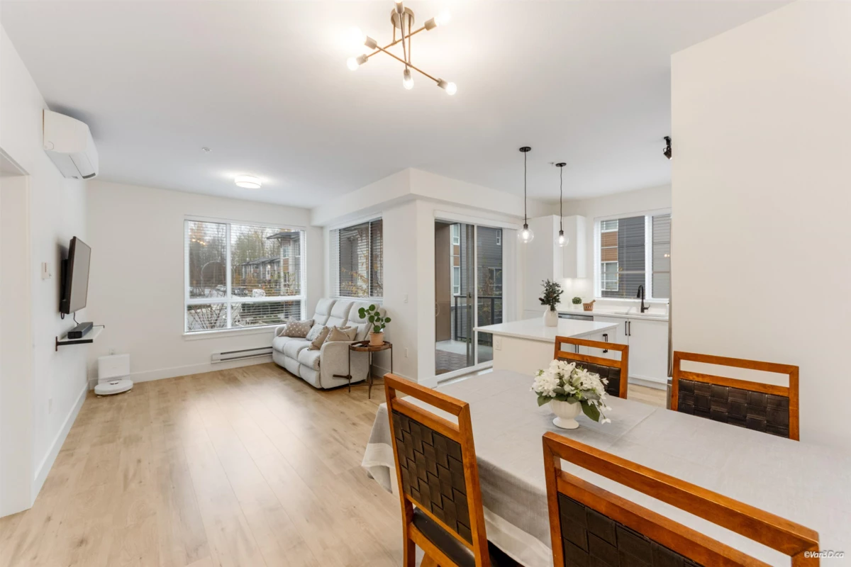 Walk-In Closet Photo of 207 19935 75a Avenue, Langley, BC