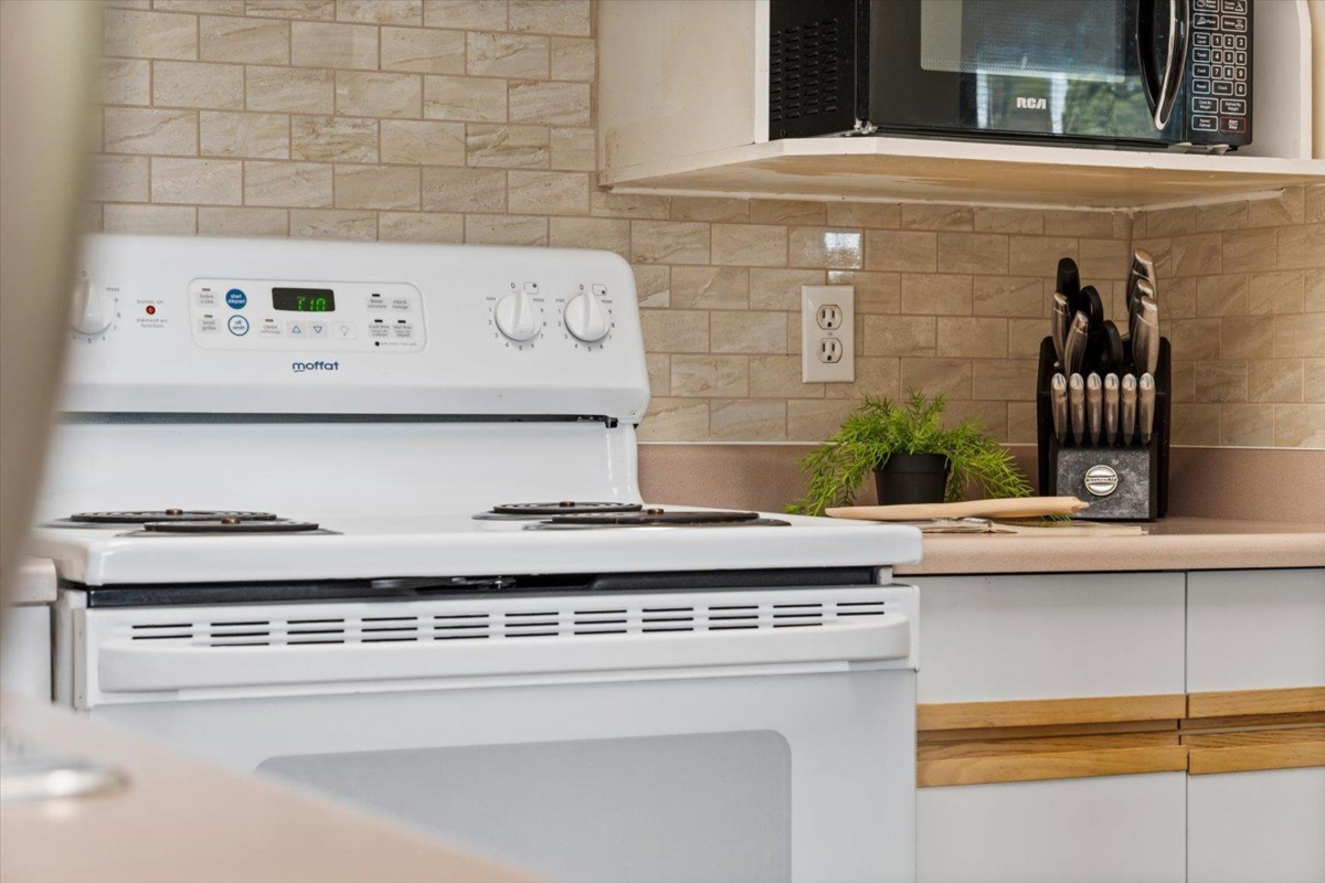Bedroom 4 Photo of 111 45702 Watson Road, Chilliwack, BC
