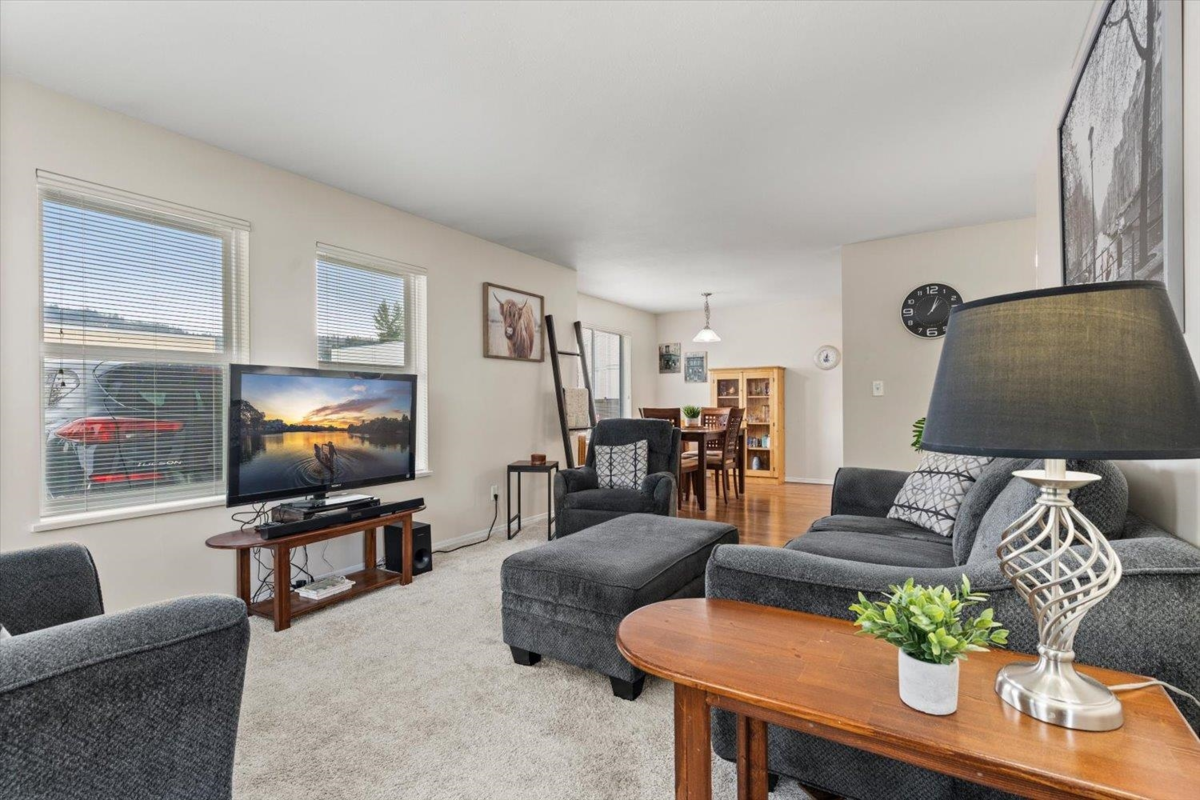 Kitchen Island Photo of 111 45702 Watson Road, Chilliwack, BC