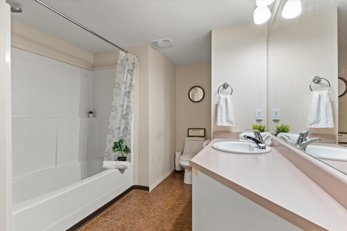 Laundry Room Photo of 111 45702 Watson Road, Chilliwack, BC