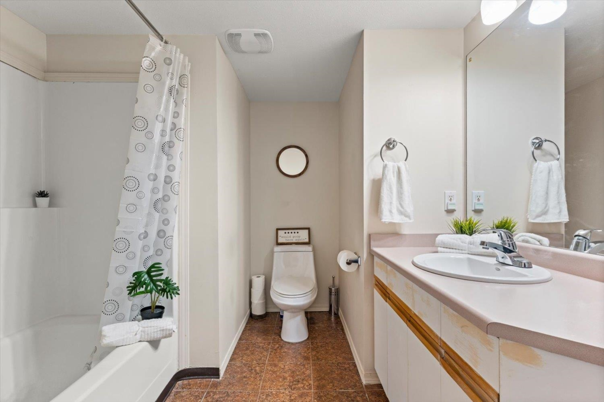 Mudroom Photo of 111 45702 Watson Road, Chilliwack, BC