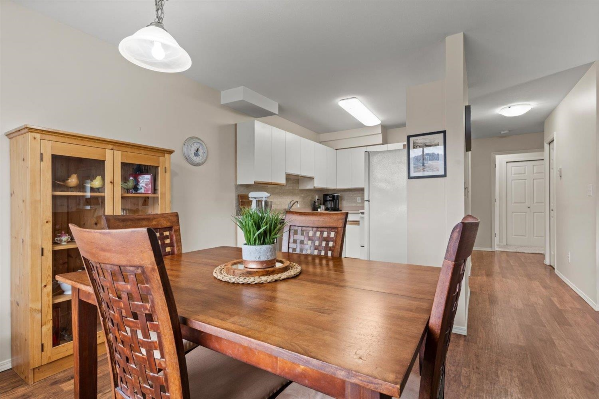 Primary Bedroom Photo of 111 45702 Watson Road, Chilliwack, BC