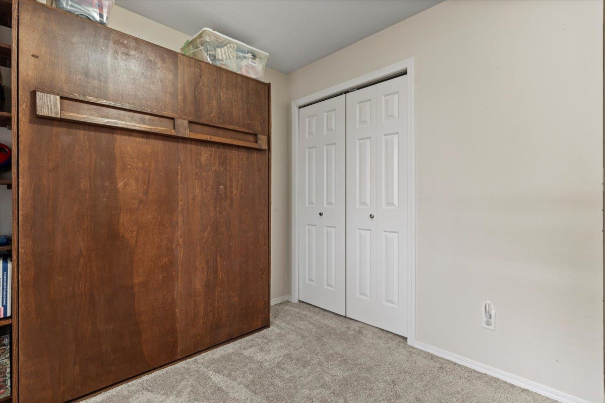 Staircase Photo of 111 45702 Watson Road, Chilliwack, BC