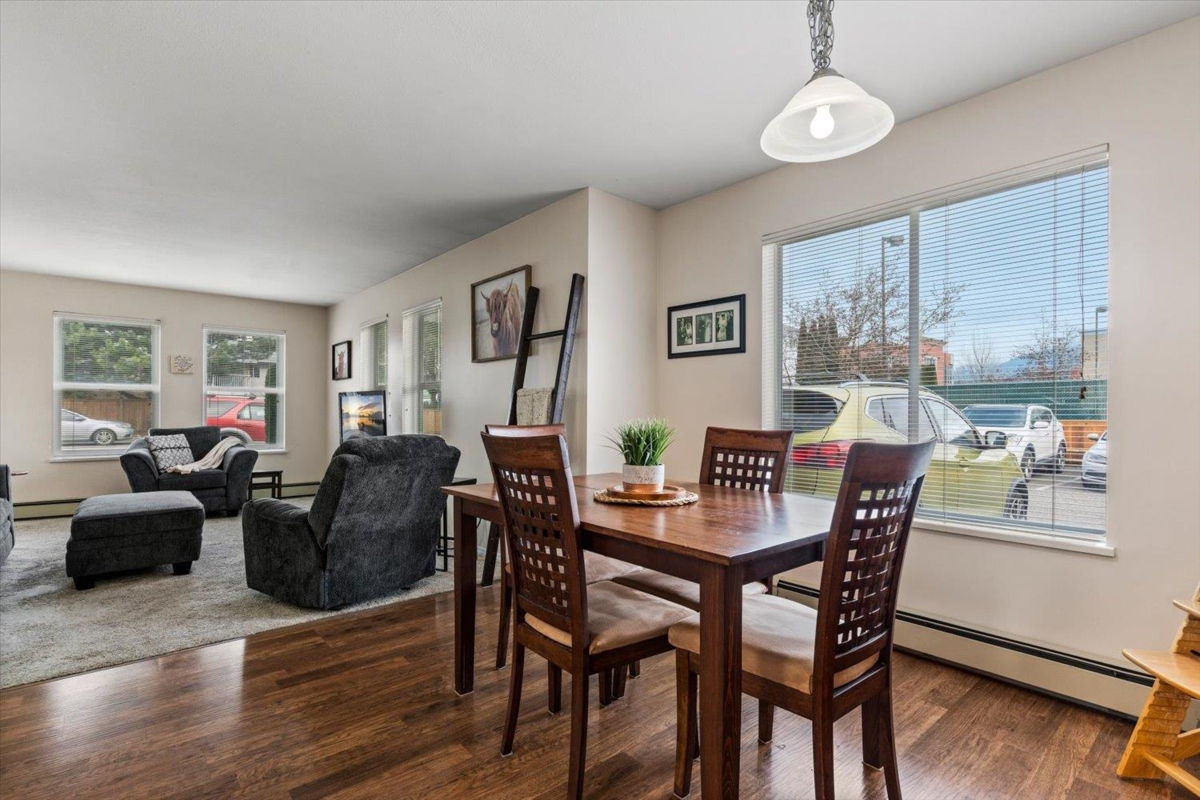 Walk-In Closet Photo of 111 45702 Watson Road, Chilliwack, BC