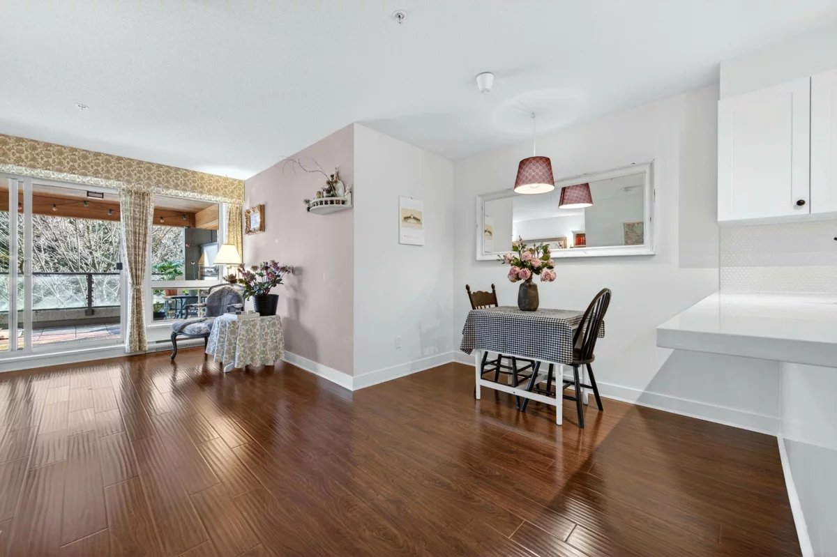 Breakfast Nook Photo of 116 500 Royal Avenue, New Westminster, BC