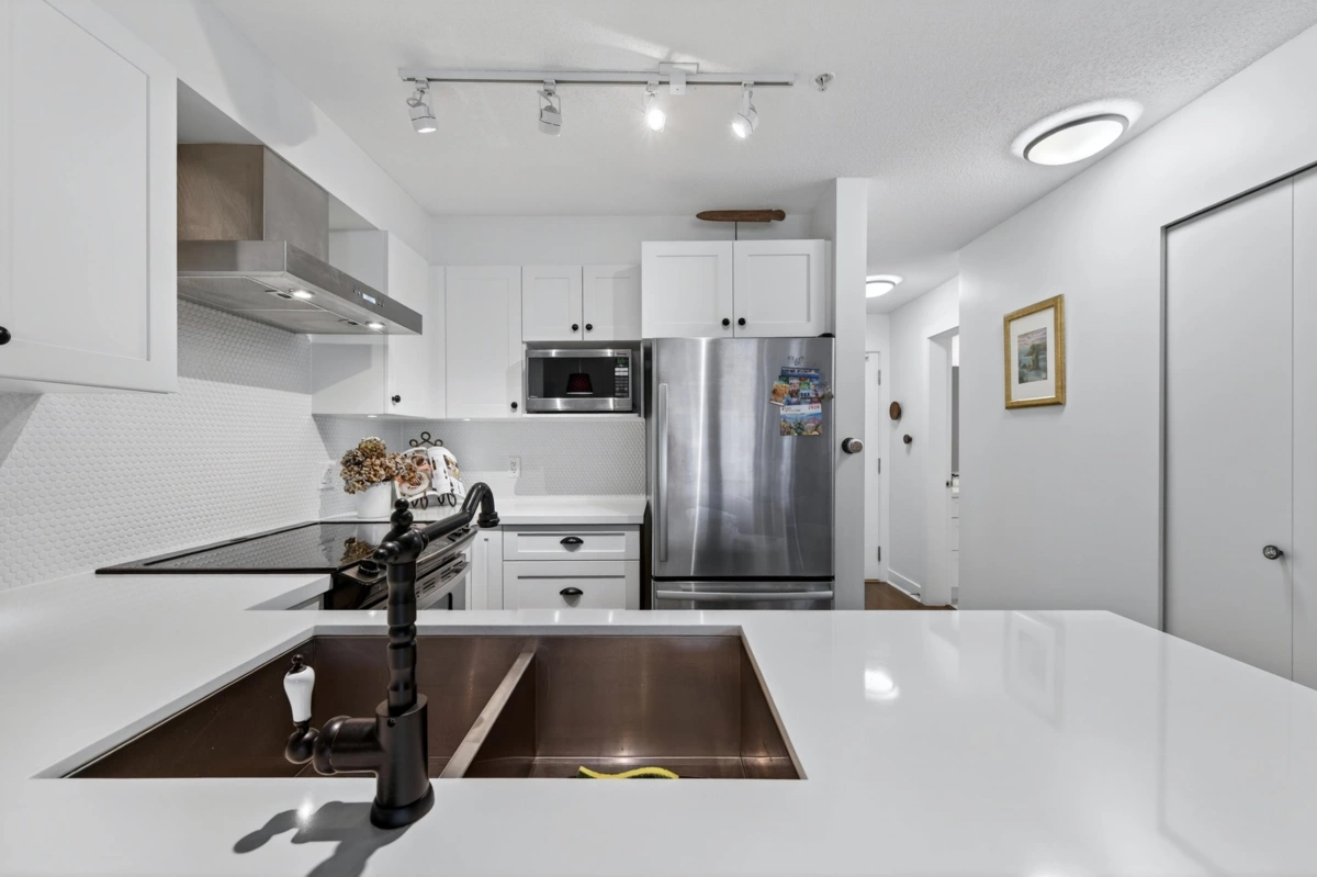 Dining Area Photo of 116 500 Royal Avenue, New Westminster, BC