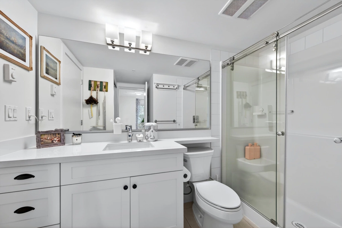 Hallway Photo of 116 500 Royal Avenue, New Westminster, BC