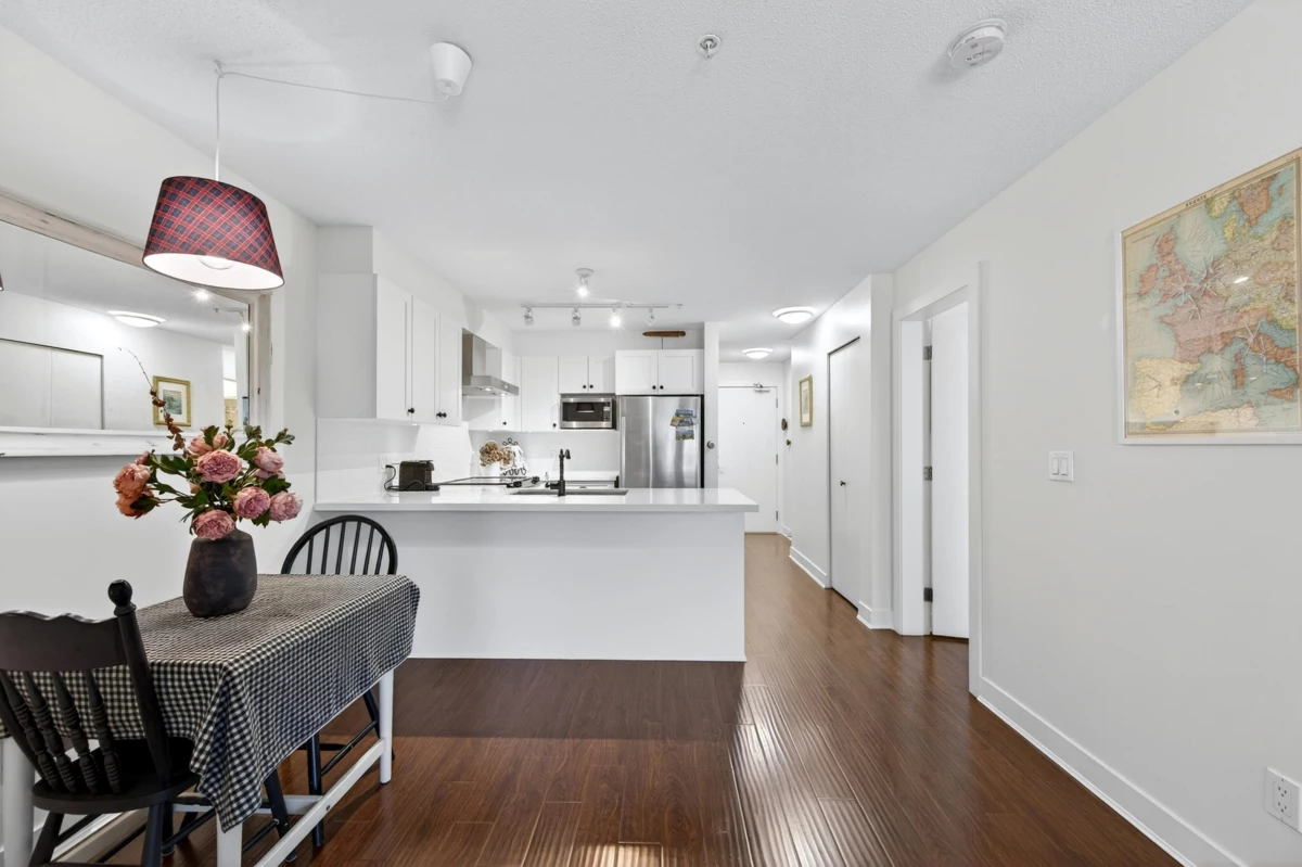 Kitchen Photo of 116 500 Royal Avenue, New Westminster, BC