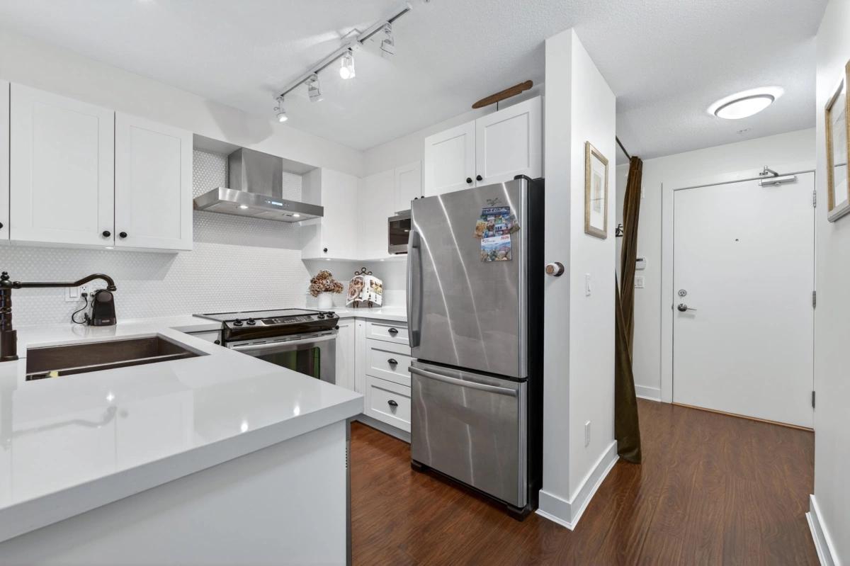 Living Room Photo of 116 500 Royal Avenue, New Westminster, BC