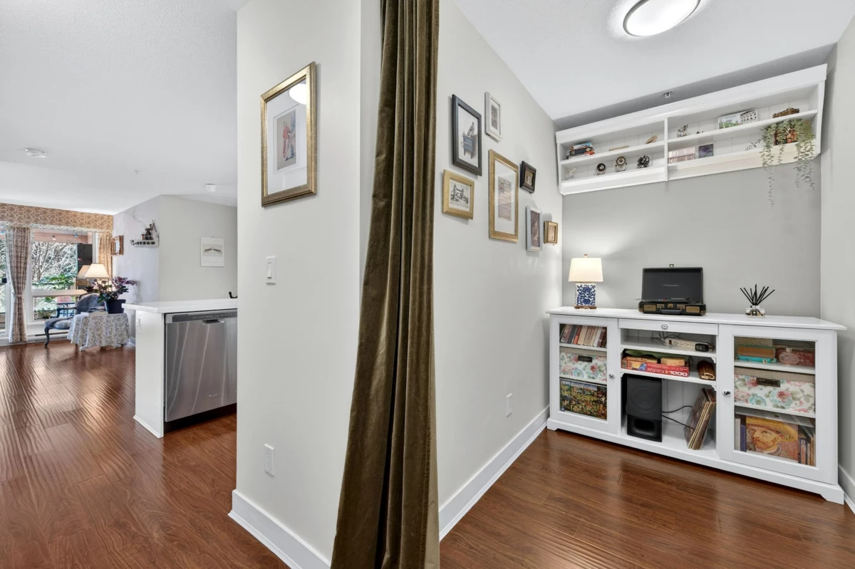 Mudroom Photo of 116 500 Royal Avenue, New Westminster, BC