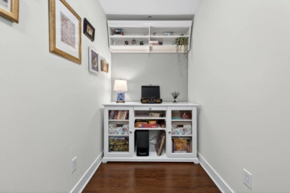 Entry Foyer Photo of 116 500 Royal Avenue, New Westminster, BC