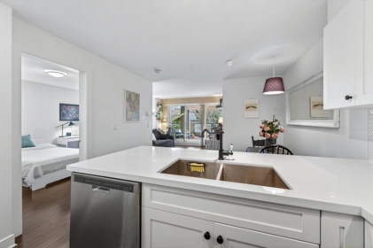 Kitchen Island Photo of 116 500 Royal Avenue, New Westminster, BC