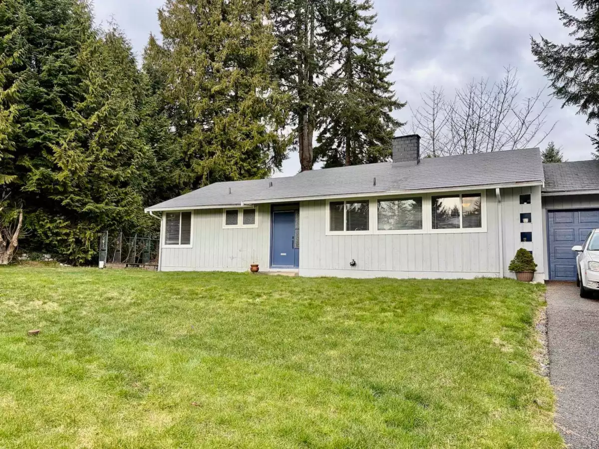 Living Room Photo of 1876 Beaulynn Place, North Vancouver, BC
