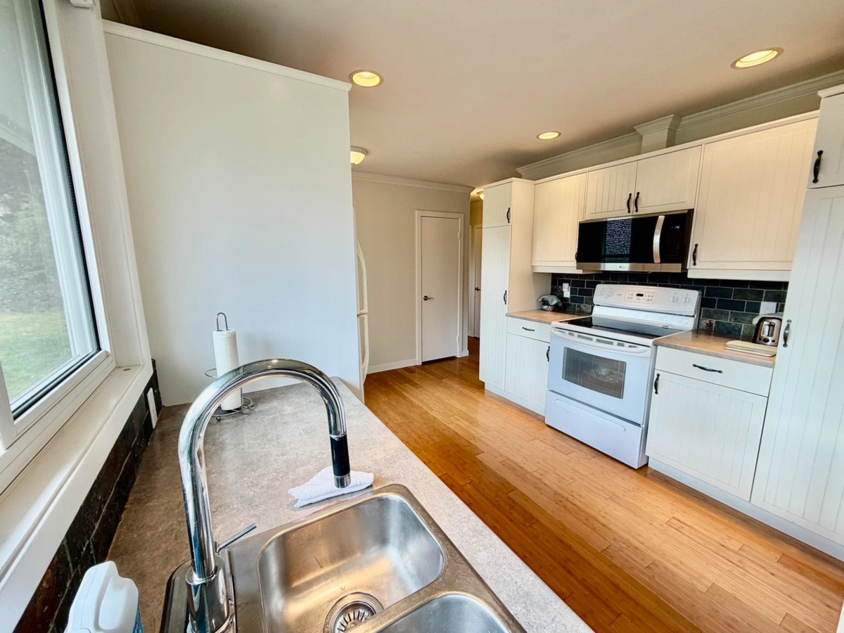 Primary Bathroom Photo of 1876 Beaulynn Place, North Vancouver, BC